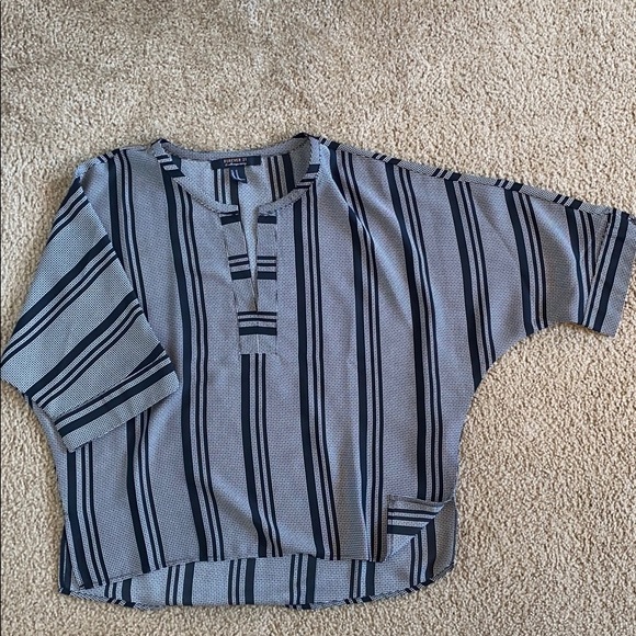 Patterned top - Picture 4 of 5